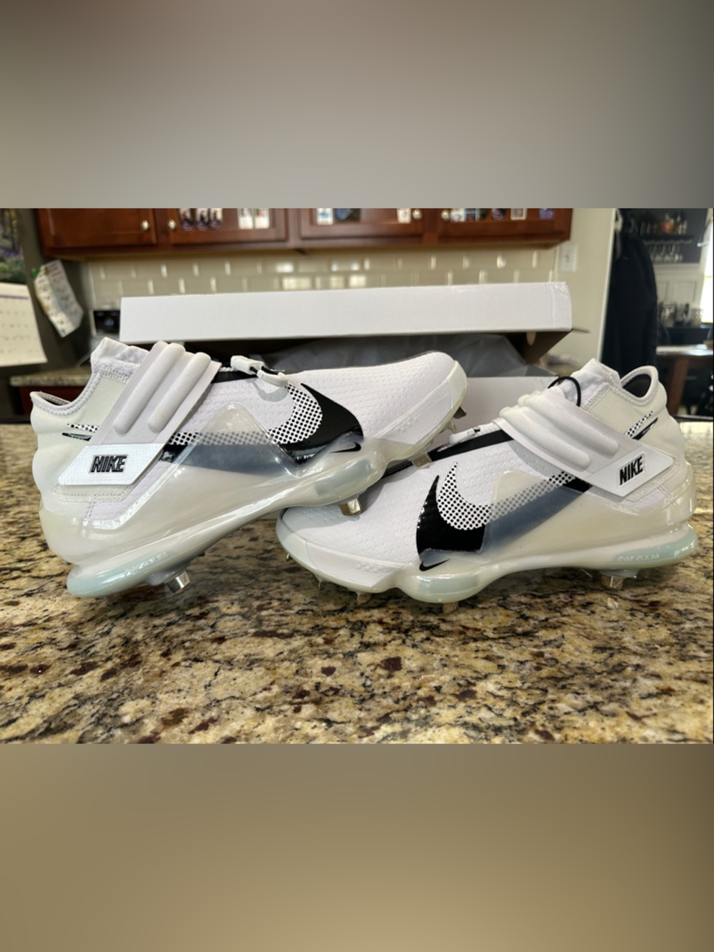 NWT Nike Force Zoom Trout White & Black Baseball Cleats (metals)